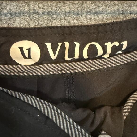 Vuori Shorts Men 32 Black Swim Trunks Drawstring Pockets Stretch Board Shorts - Picture 6 of 10